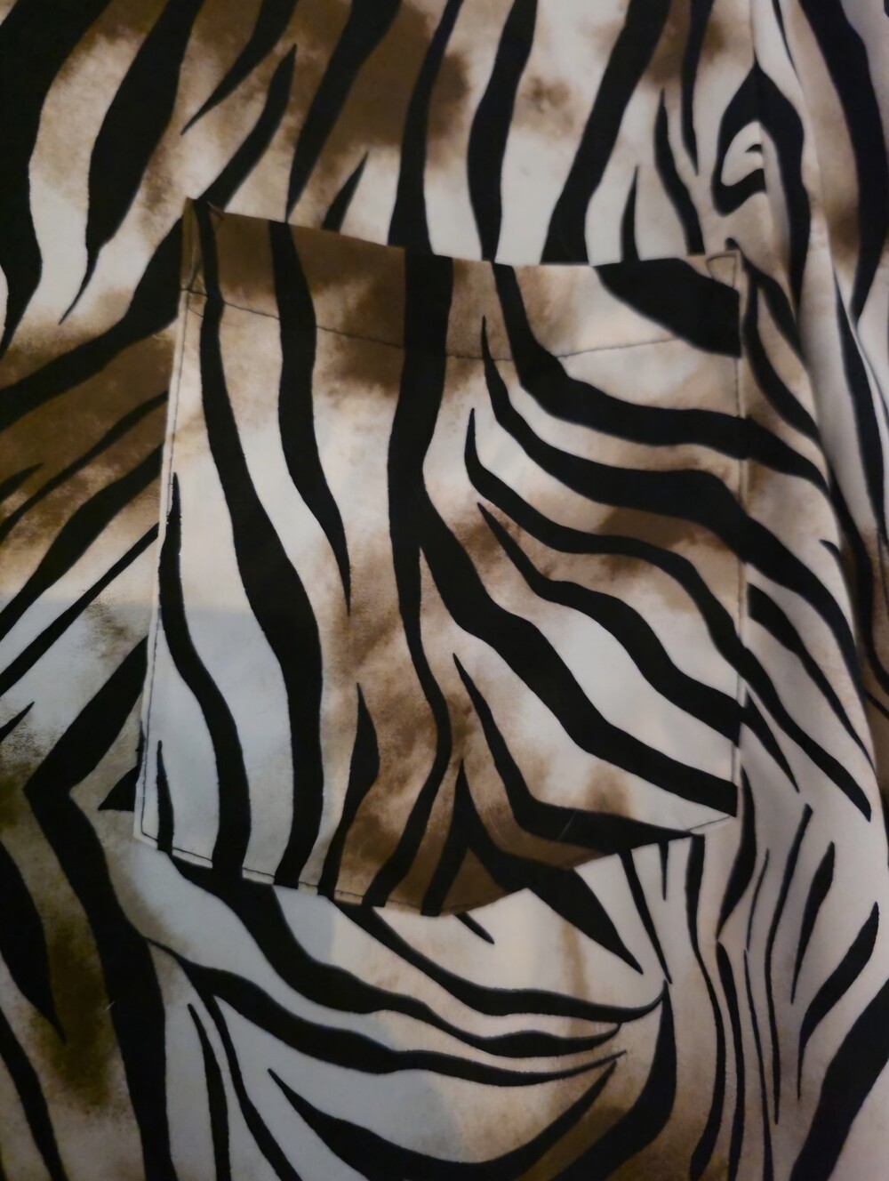 Chico's Black and Cream Zebra-Print Tie-Front Button-Down Shirt Size 3 - Picture 6 of 8